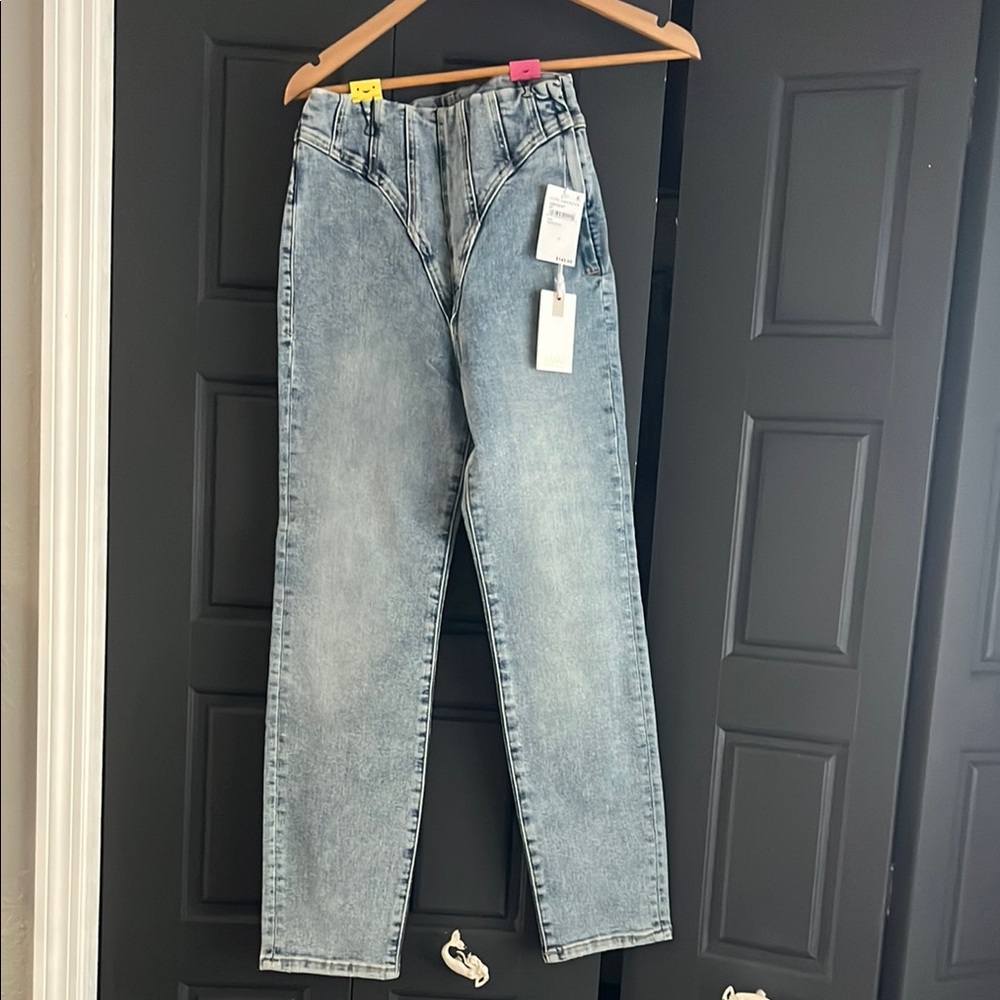 Good American high waisted zip side
Skinny ish size 4